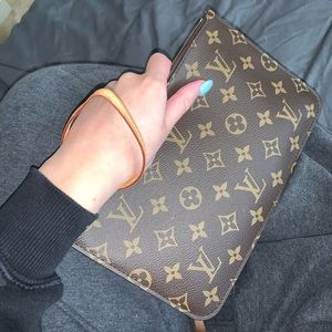 LV Wrislet Wallet Authentic